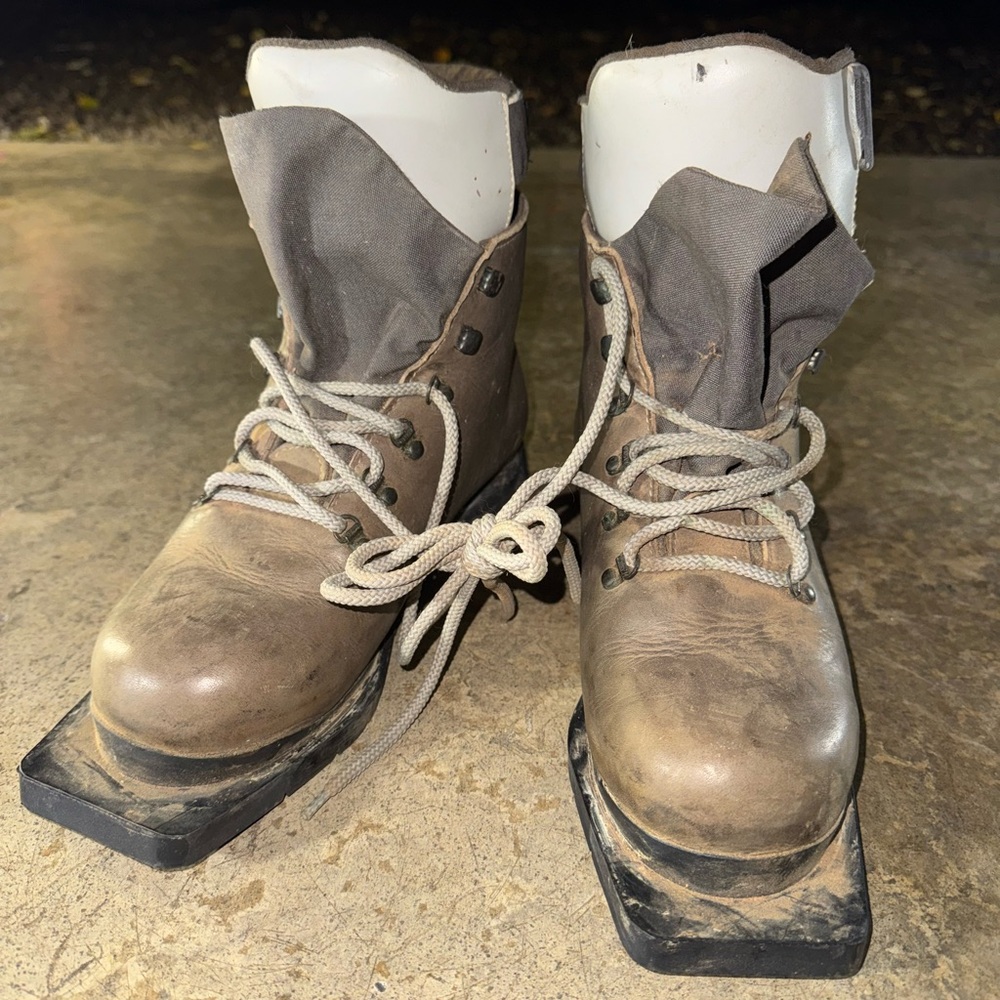 Asolo Glissade 400 Leather Ski Boots - 10.5 (28.5 Mondo) - Picture 2 of 5